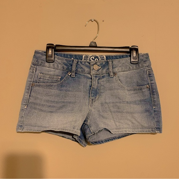 SO Pants - SO: Light/medium wash “shortie” shorts